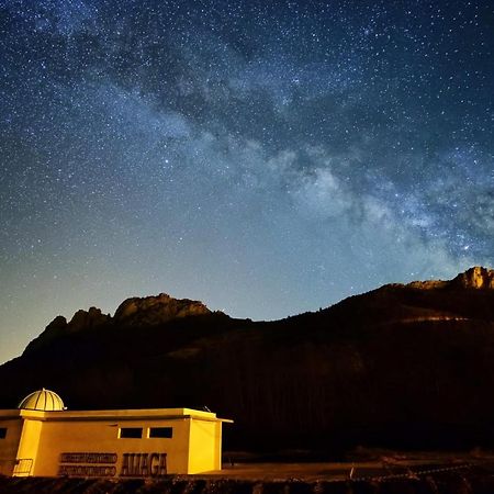 Aliaga Albergue Santa Barbara المظهر الخارجي الصورة